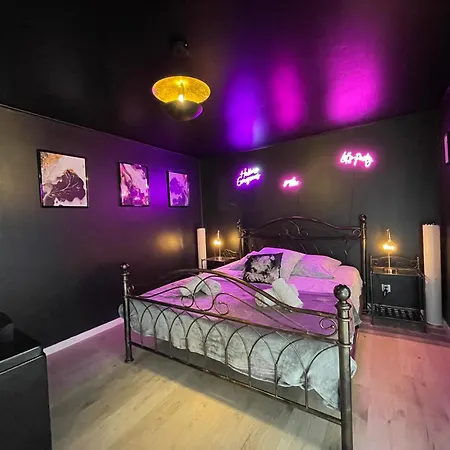 Le Paris Escapade Romantique Balneo A Theme Pres De Bayeux