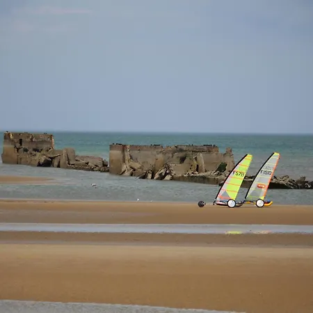 Le Paris Escapade Romantique Balneo A Theme Pres De Bayeux